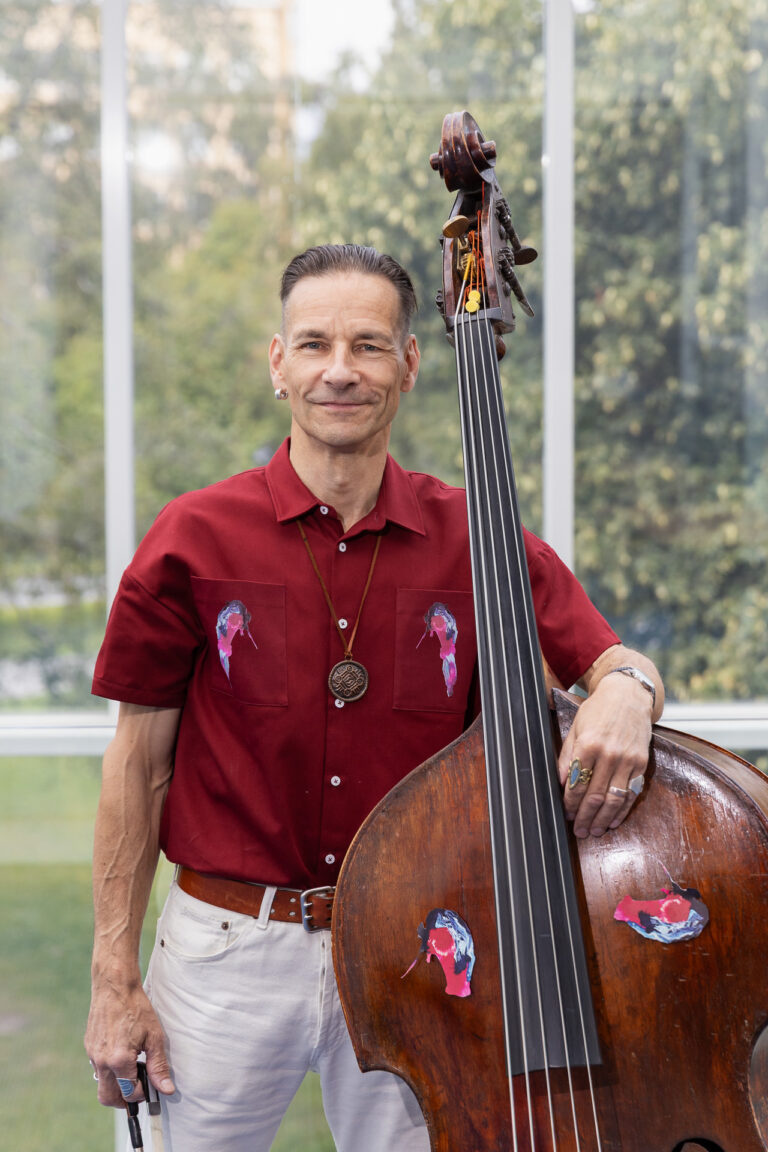 Antti Laulaja, kontrabasso