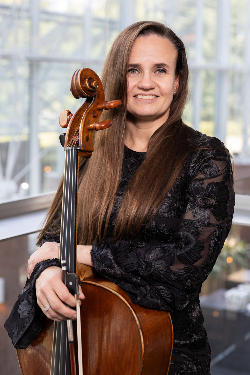 Elina Rouvali, cello